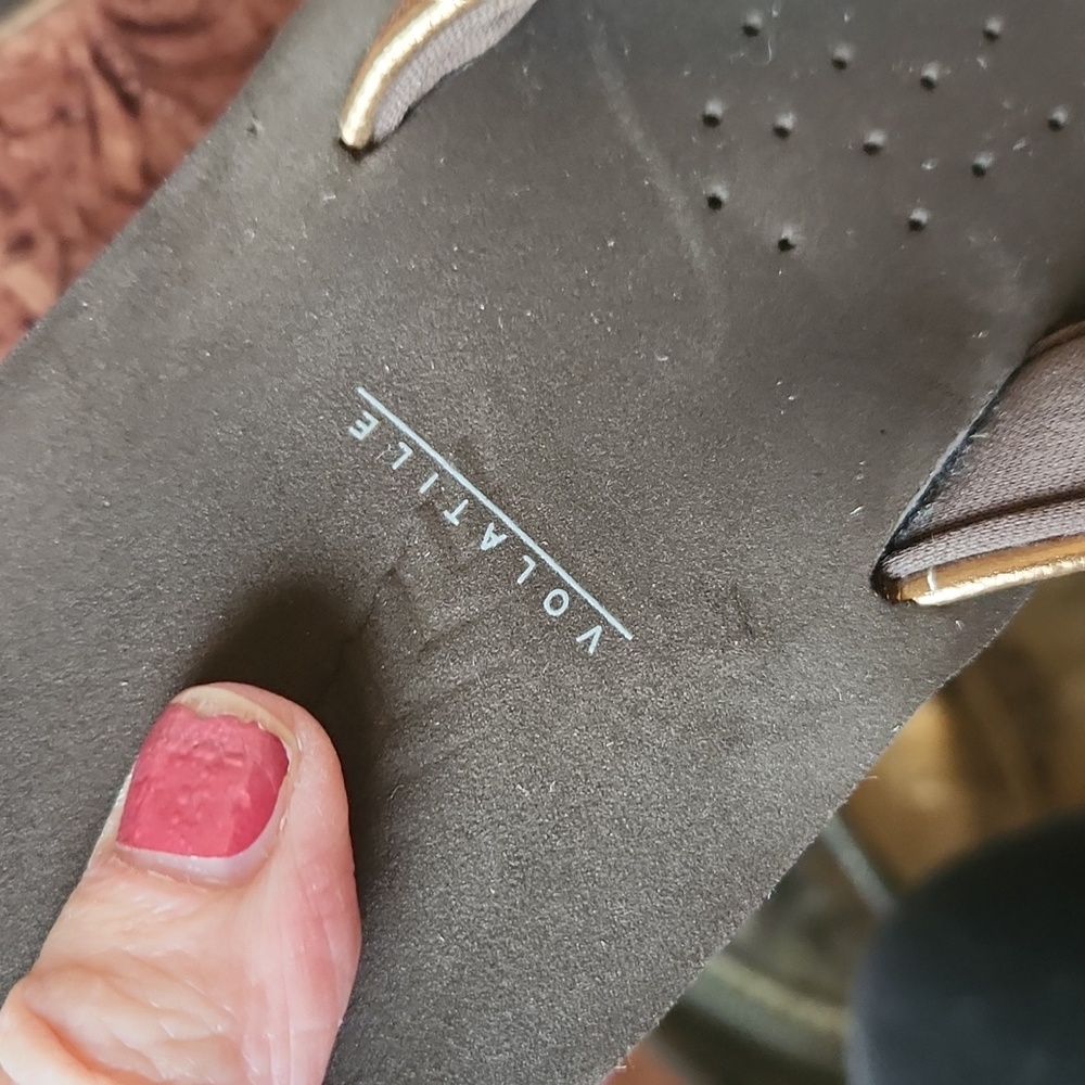 Volatile‎ Tooled Frappachino  Platform Heel Thong Sandal Brown sz 10 Chunky - Picture 13 of 13